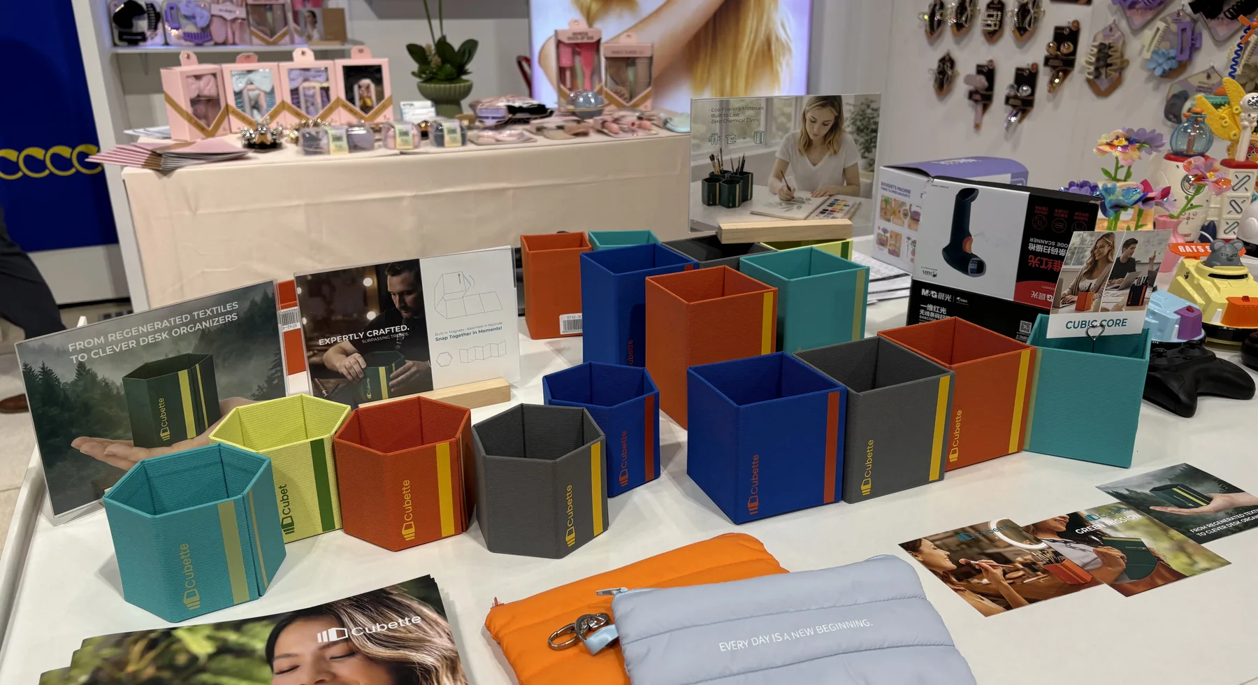 Cómo exhibir organizadores de escritorio en boutiques